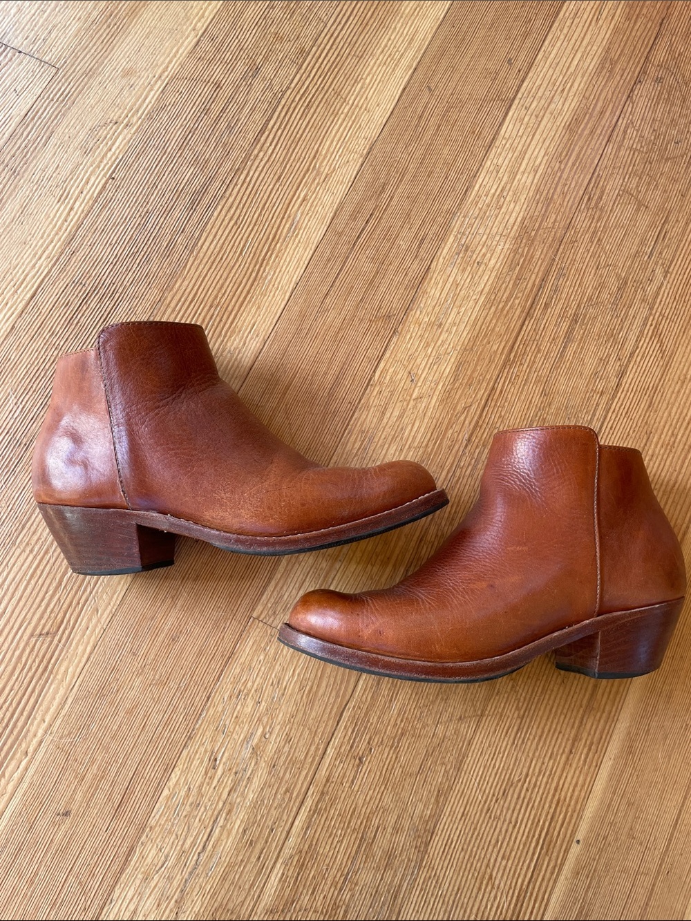 Adelante Granada — Women's Ankle Boot